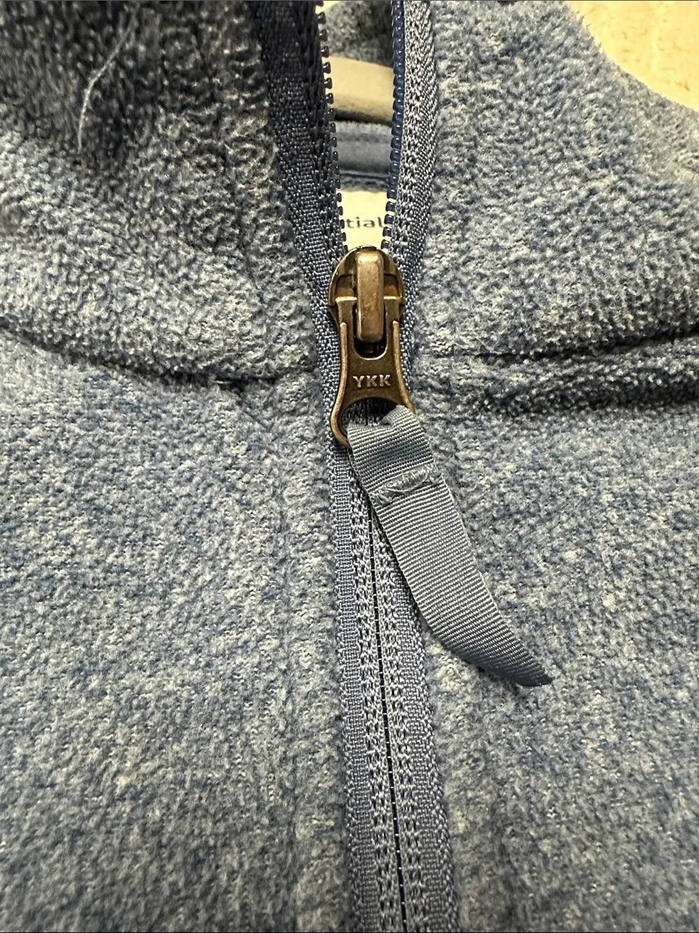 Amazon Essentials Girl or Boy Full Zip Two Pocket Blue fleece jacket, 14-16 XXL